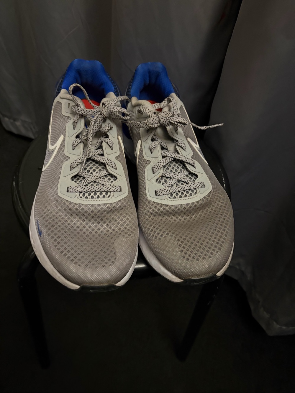 Nike Men's Gray Running Shoes with Blue Lining. 11.5